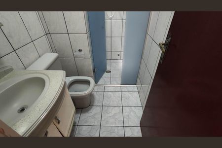 Casa para alugar com 75m², 2 quartos e 2 vagas Casa para alugar com 75m², 2 quartos e 2 vagasBanheiro