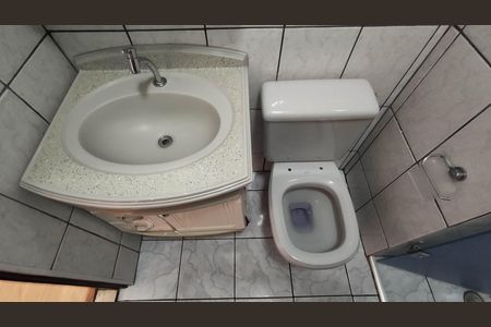 Casa para alugar com 75m², 2 quartos e 2 vagas Casa para alugar com 75m², 2 quartos e 2 vagasBanheiro