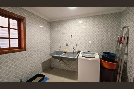 Casa à venda com 339m², 5 quartos e 2 vagasLavanderia