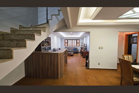 Casa à venda com 4 quartos, 230m² em Vila Loyola, Jundiaí