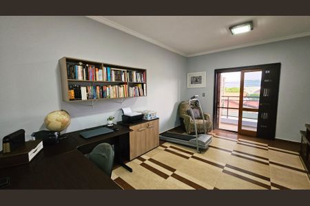 Casa à venda com 339m², 5 quartos e 2 vagasSala piso superior