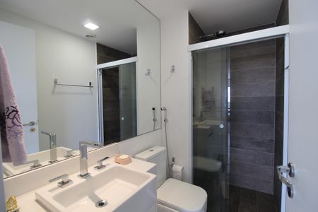 Banheiro de apartamento para alugar com 2 quartos, 74m² em Caxingui, São Paulo