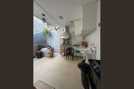 Casa à venda com 250m², 3 quartos e 2 vagasÁrea externa