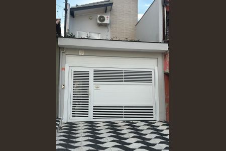 Casa à venda com 250m², 3 quartos e 2 vagas Casa à venda com 250m², 3 quartos e 2 vagasFachada