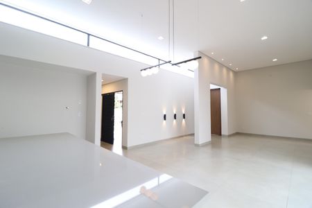 Casa de condomínio para alugar com 200m², 3 quartos e 4 vagasSala