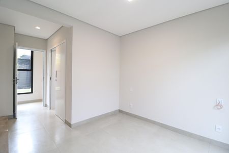 Casa de condomínio para alugar com 200m², 3 quartos e 4 vagasQuarto 1 - Suíte