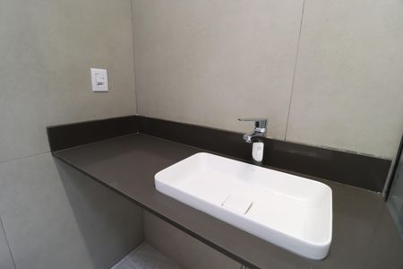 Casa de condomínio para alugar com 200m², 3 quartos e 4 vagasBanheiro do Quarto 1