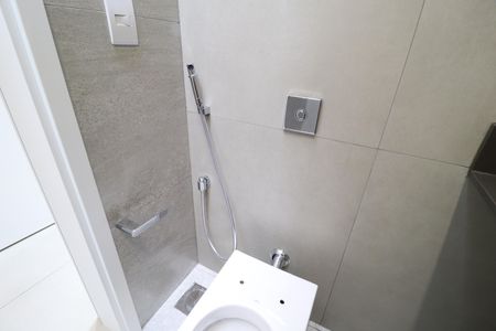 Casa de condomínio para alugar com 200m², 3 quartos e 4 vagasBanheiro do Quarto 1