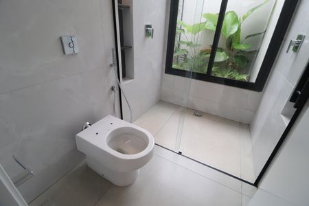 Casa de condomínio para alugar com 200m², 3 quartos e 4 vagasBanheiro do Quarto 3