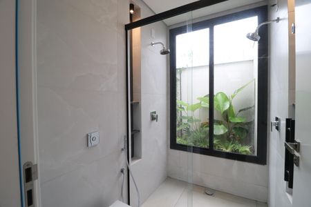 Casa de condomínio para alugar com 200m², 3 quartos e 4 vagasBanheiro do Quarto 3