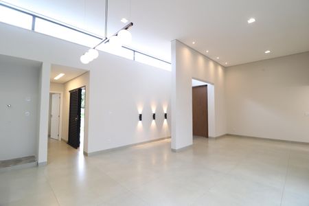 Casa de condomínio para alugar com 200m², 3 quartos e 4 vagasSala