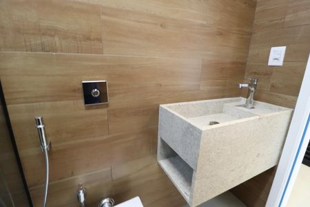 Banheiro Social de casa de condomínio para alugar com 3 quartos, 200m² em Lagoinha, Uberlândia