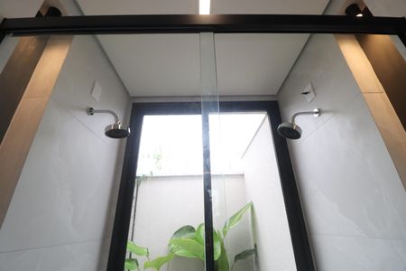 Casa de condomínio para alugar com 200m², 3 quartos e 4 vagasBanheiro do Quarto 3