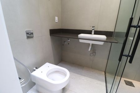 Casa de condomínio para alugar com 200m², 3 quartos e 4 vagasBanheiro do Quarto 1