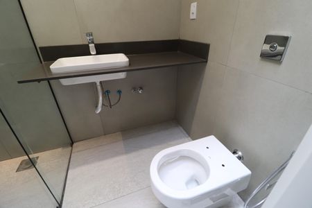 Casa de condomínio para alugar com 200m², 3 quartos e 4 vagasBanheiro do Quarto 2