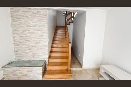 Casa à venda com 153m², 2 quartos e 1 vagaEscada