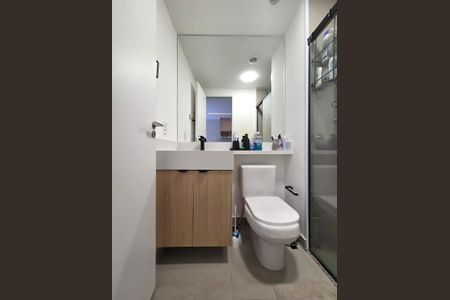 Studio para alugar com 25m², 1 quarto e 1 vaga Studio para alugar com 25m², 1 quarto e 1 vagaBanheiro