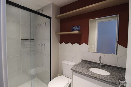 Banheiro de apartamento para alugar com 2 quartos, 59m² em Ferreira, São Paulo