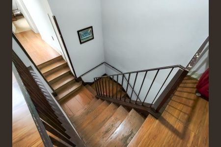 Casa à venda com 258m², 5 quartos e 2 vagasEscada