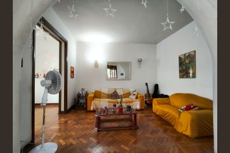 Casa à venda com 258m², 5 quartos e 2 vagasSala