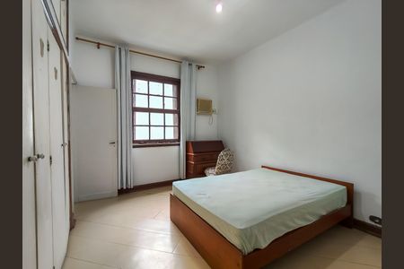 Casa à venda com 258m², 5 quartos e 2 vagasSuíte