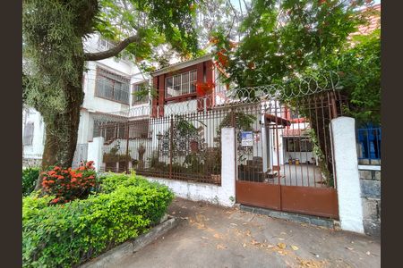 Casa à venda com 258m², 5 quartos e 2 vagasFachada