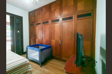 Casa à venda com 258m², 5 quartos e 2 vagasQuarto 2