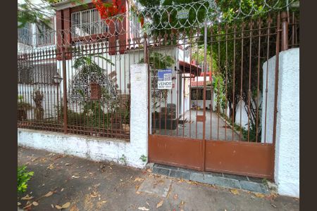 Casa à venda com 258m², 5 quartos e 2 vagasFachada