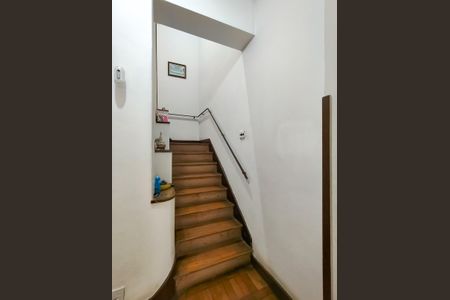 Casa à venda com 258m², 5 quartos e 2 vagasEscada