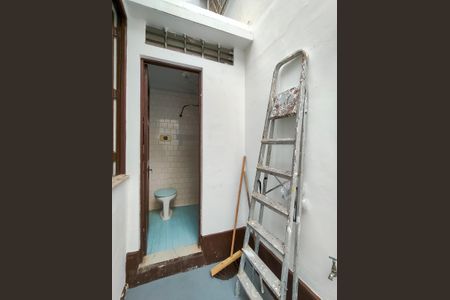 Casa à venda com 258m², 5 quartos e 2 vagasBanheiro de serviço