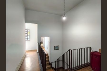 Casa à venda com 258m², 5 quartos e 2 vagasEscada