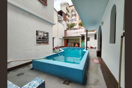 Casa à venda com 258m², 5 quartos e 2 vagasQuintal