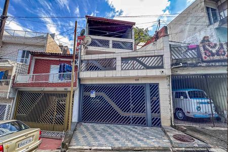 Casa à venda com 122m², 3 quartos e 2 vagasFachada