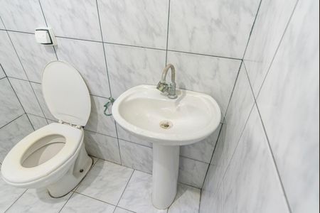 Casa à venda com 122m², 3 quartos e 2 vagasBanheiro 