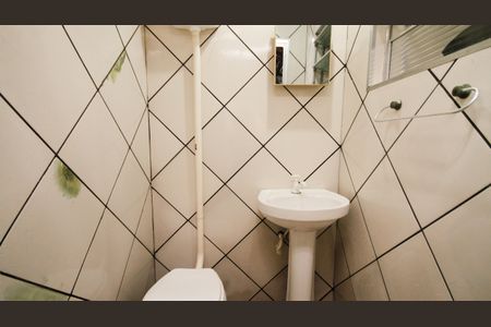 Casa para alugar com 166m², 2 quartos e 2 vagasBanheiro Social