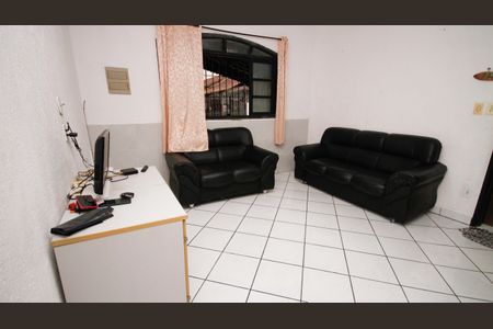 Casa para alugar com 166m², 2 quartos e 2 vagasSala