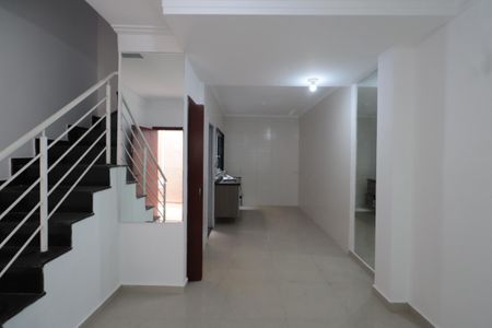 Sala de casa de condomínio para alugar com 2 quartos, 100m² em Vila Esperança, São Paulo