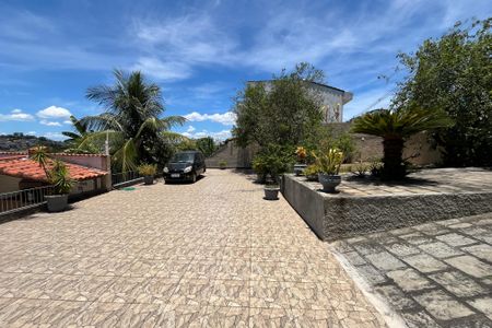 Casa à venda com 649m², 4 quartos e 8 vagas Casa à venda com 649m², 4 quartos e 8 vagasQuintal