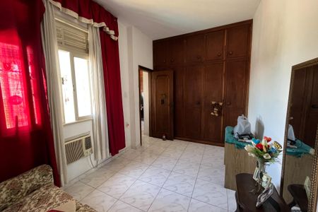 Casa à venda com 649m², 4 quartos e 8 vagas Casa à venda com 649m², 4 quartos e 8 vagasQuarto 1