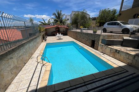 Casa à venda com 649m², 4 quartos e 8 vagas Casa à venda com 649m², 4 quartos e 8 vagasQuintal