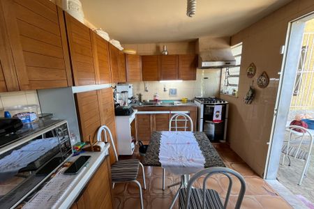 Casa à venda com 649m², 4 quartos e 8 vagas Casa à venda com 649m², 4 quartos e 8 vagasCozinha