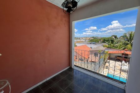 Casa à venda com 649m², 4 quartos e 8 vagas Casa à venda com 649m², 4 quartos e 8 vagasVaranda