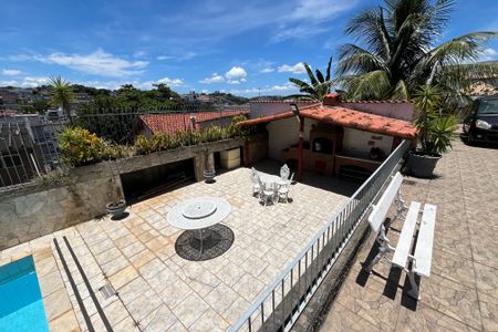 Casa à venda com 649m², 4 quartos e 8 vagas Casa à venda com 649m², 4 quartos e 8 vagasQuintal