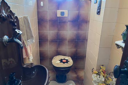 Casa à venda com 649m², 4 quartos e 8 vagas Casa à venda com 649m², 4 quartos e 8 vagasLavabo