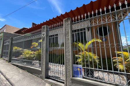 Casa à venda com 649m², 4 quartos e 8 vagas Casa à venda com 649m², 4 quartos e 8 vagasplaca