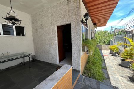 Casa à venda com 649m², 4 quartos e 8 vagas Casa à venda com 649m², 4 quartos e 8 vagasVaranda 3