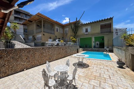 Casa à venda com 649m², 4 quartos e 8 vagas Casa à venda com 649m², 4 quartos e 8 vagasQuintal