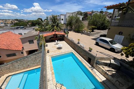 Casa à venda com 649m², 4 quartos e 8 vagas Casa à venda com 649m², 4 quartos e 8 vagasVista