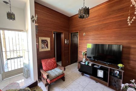 Casa à venda com 649m², 4 quartos e 8 vagas Casa à venda com 649m², 4 quartos e 8 vagasHall das escadas