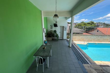 Casa à venda com 649m², 4 quartos e 8 vagas Casa à venda com 649m², 4 quartos e 8 vagasQuintal